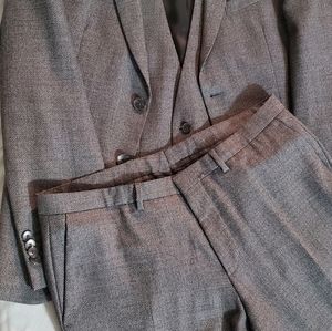 Hugo Boss 3-Piece Charcoal Slim Fit Suit 38R